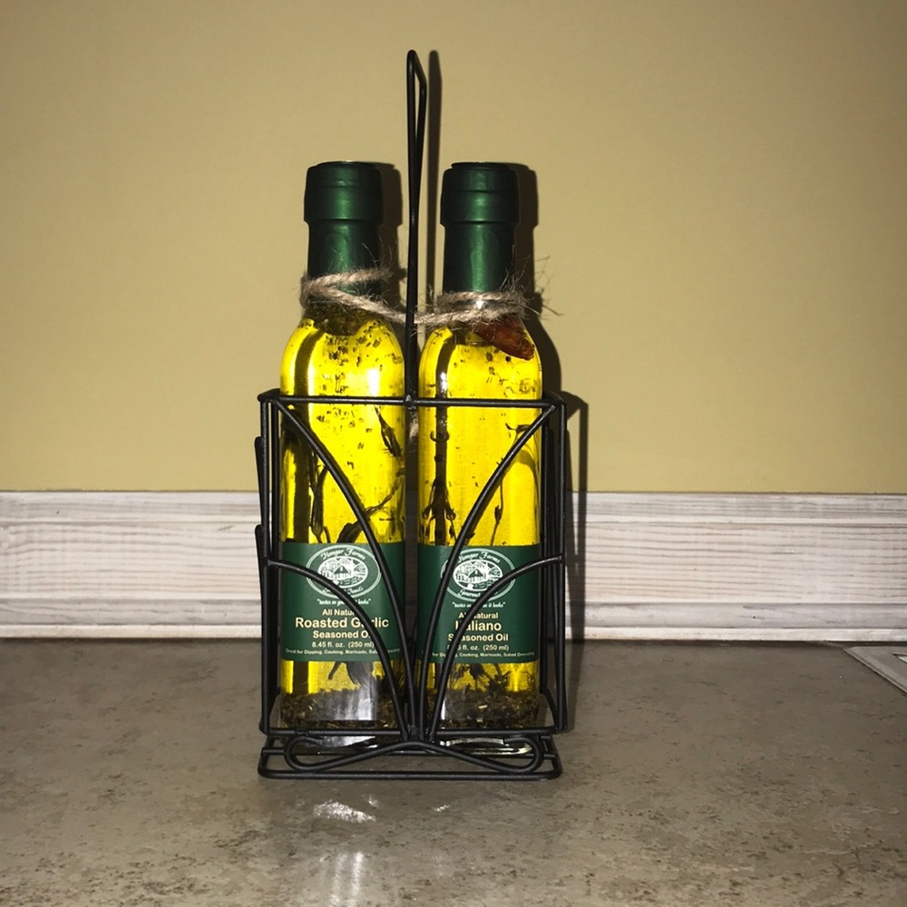 2 set seasoned oil with black iron metal holder